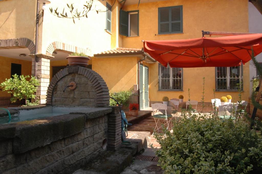 Albergo Da Benedetta Vetralla Exterior foto