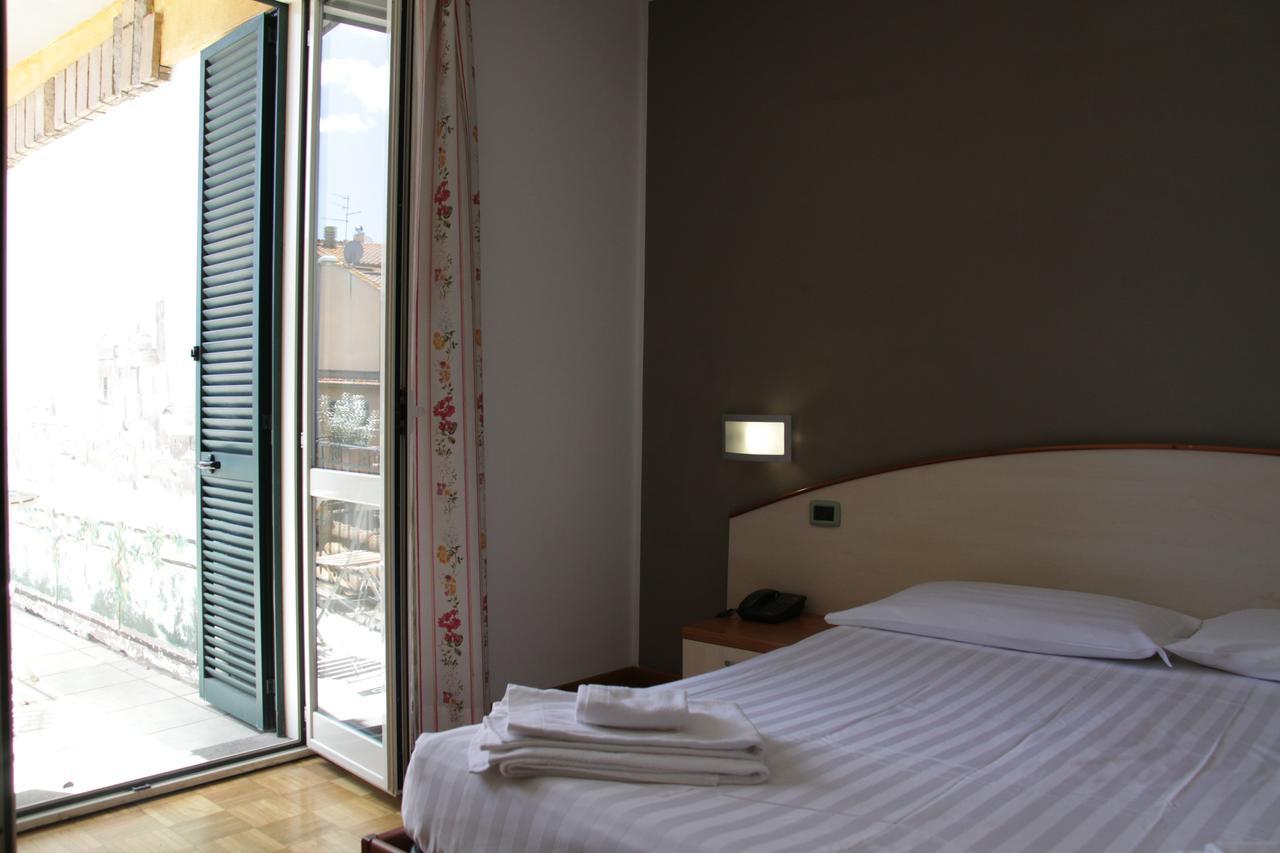 Albergo Da Benedetta Vetralla Exterior foto