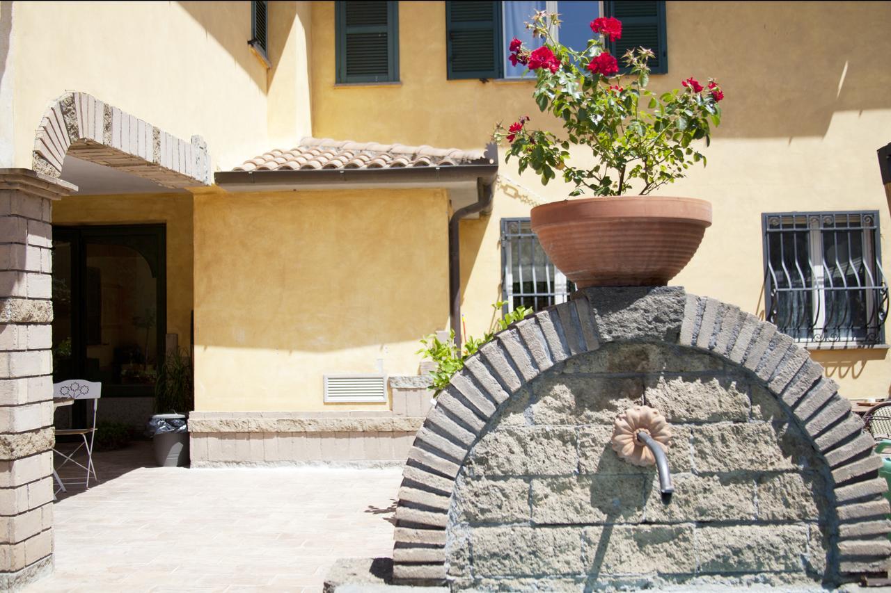 Albergo Da Benedetta Vetralla Exterior foto
