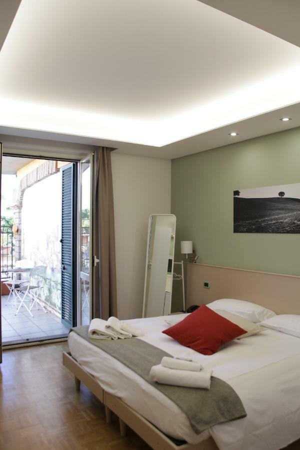 Albergo Da Benedetta Vetralla Exterior foto
